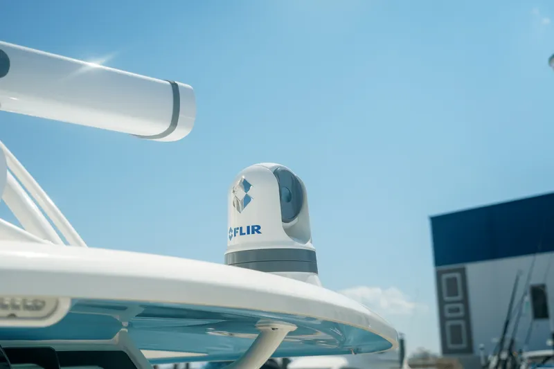 Slide: The Image of Boston Whaler 380 Outrage 2025 - 17