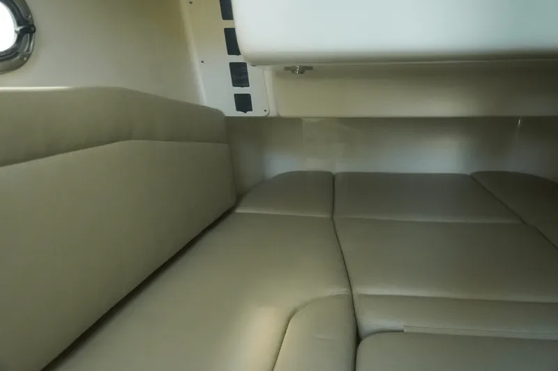 Slide: The Image of Boston Whaler 380 Outrage 2025 - 19