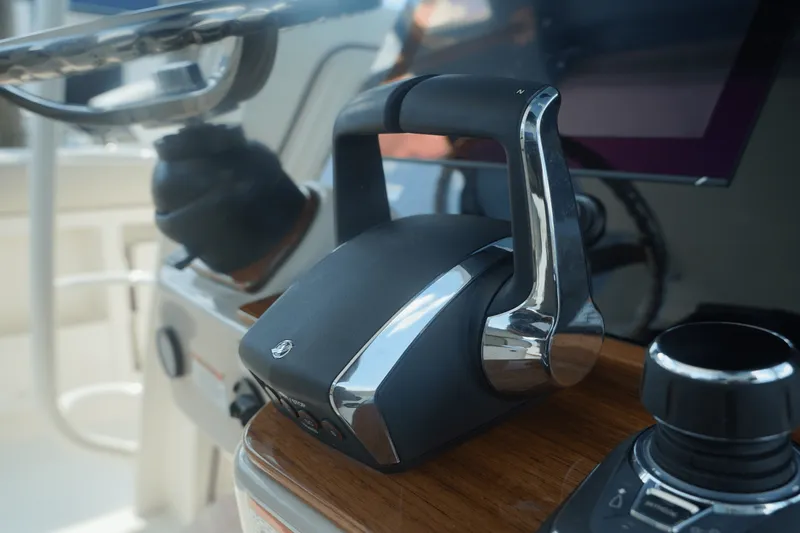 Slide: The Image of Boston Whaler 380 Outrage 2025 - 27