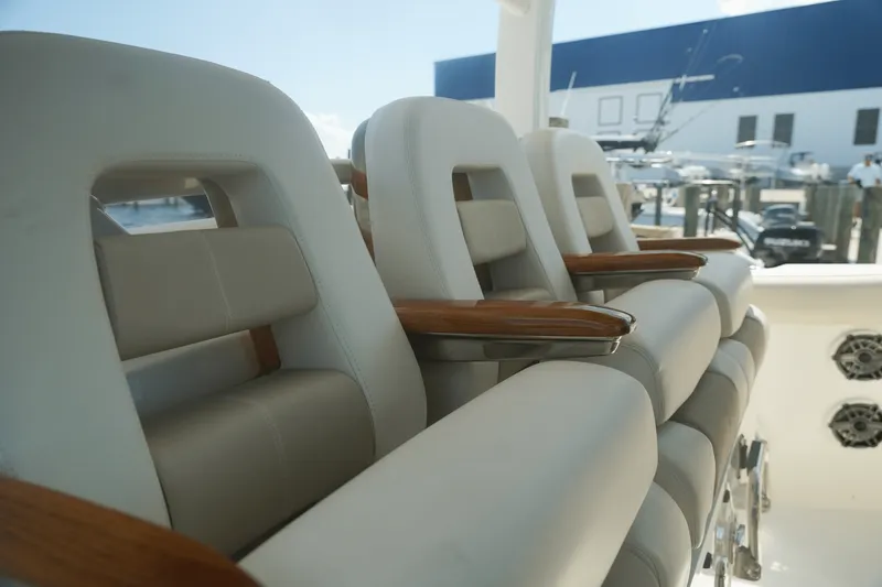 Slide: The Image of Boston Whaler 380 Outrage 2025 - 30