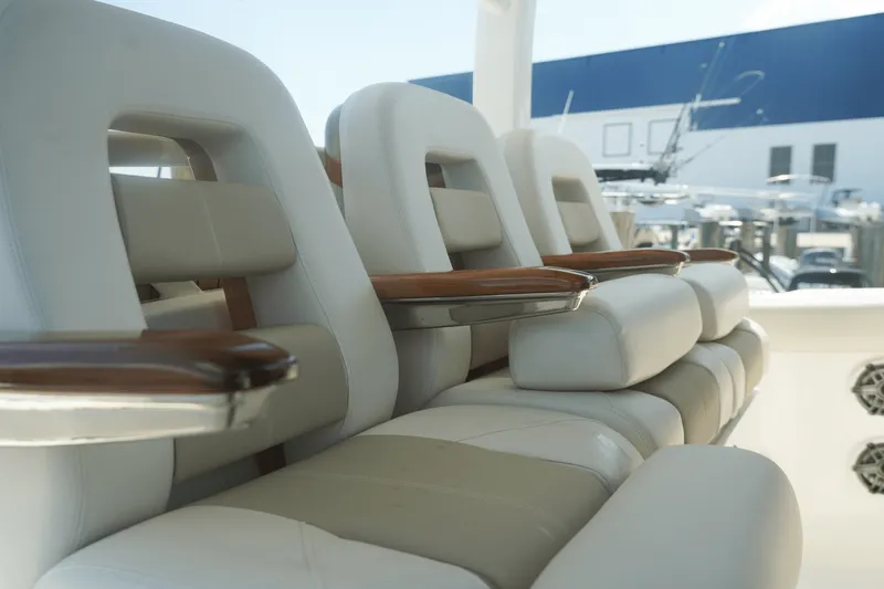 Slide: The Image of Boston Whaler 380 Outrage 2025 - 31