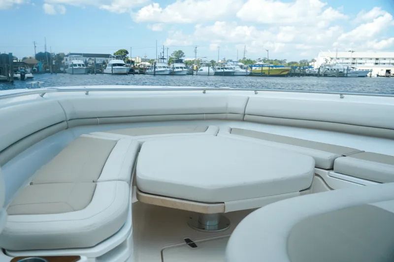 Slide: The Image of Boston Whaler 380 Outrage 2025 - 34