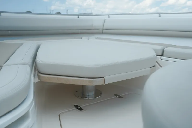 Slide: The Image of Boston Whaler 380 Outrage 2025 - 35