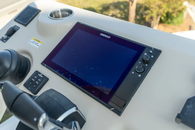 Slide: The Image of Boston Whaler 380 Outrage 2025 - 39