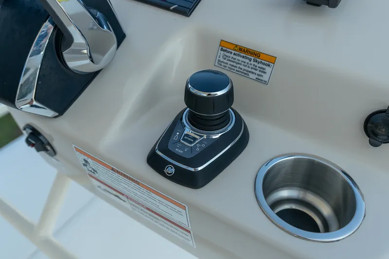 Slide: The Image of Boston Whaler 380 Outrage 2025 - 42