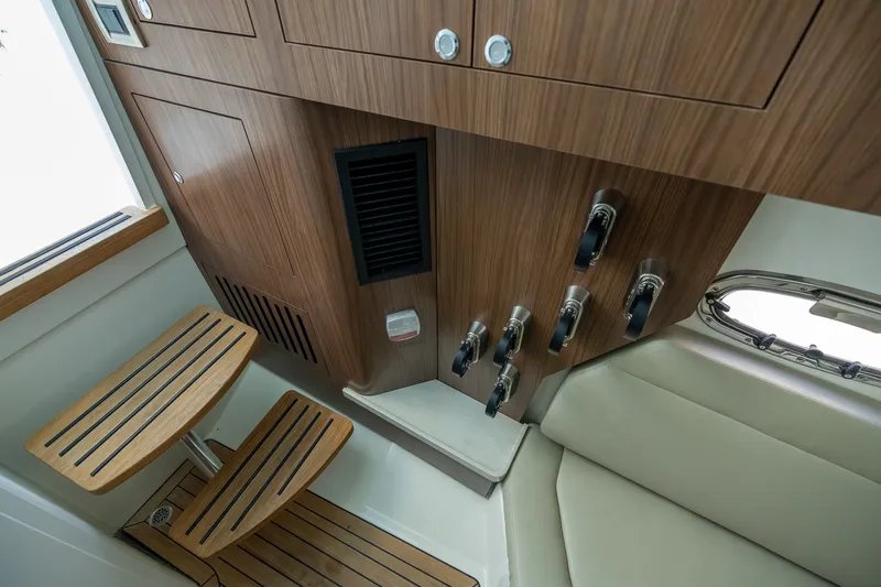 Slide: The Image of Boston Whaler 380 Outrage 2025 - 46
