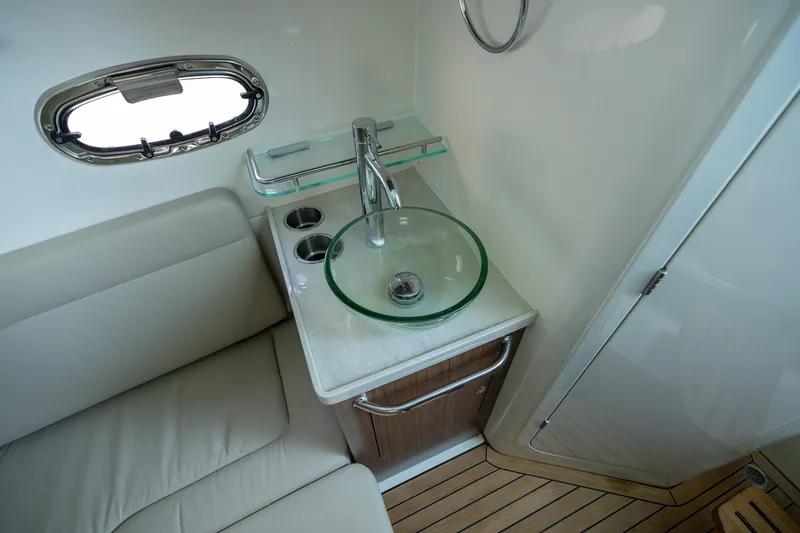 Slide: The Image of Boston Whaler 380 Outrage 2025 - 47