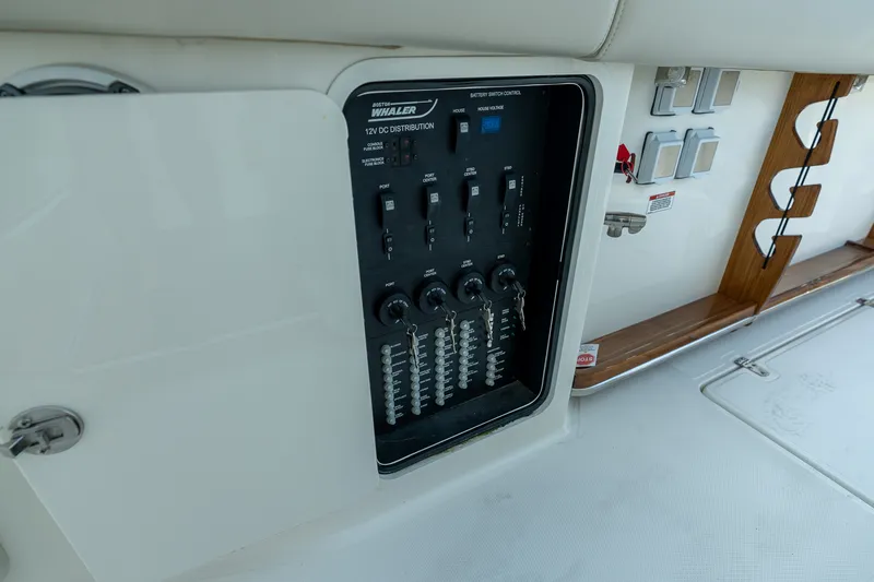 Slide: The Image of Boston Whaler 380 Outrage 2025 - 53