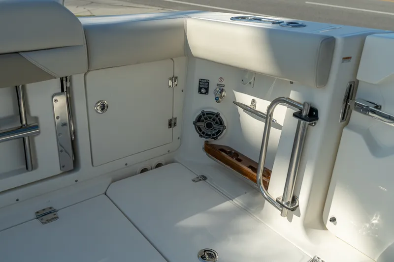 Slide: The Image of Boston Whaler 380 Outrage 2025 - 54