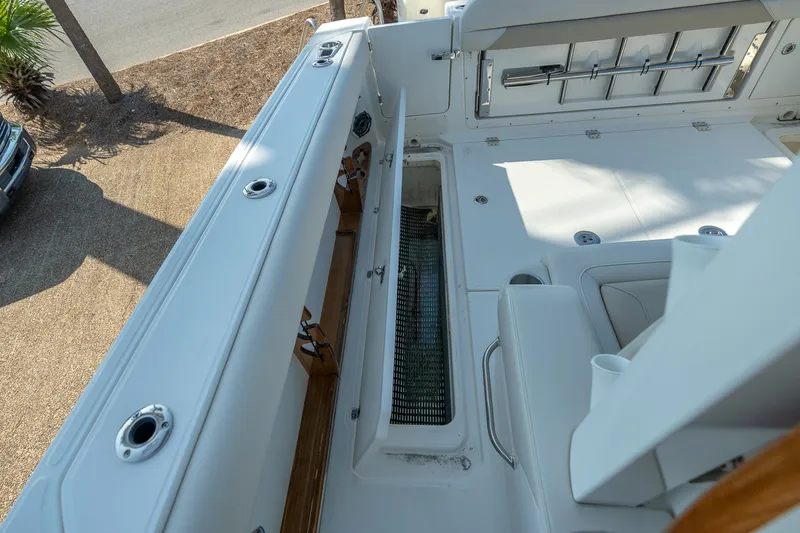 Slide: The Image of Boston Whaler 380 Outrage 2025 - 56