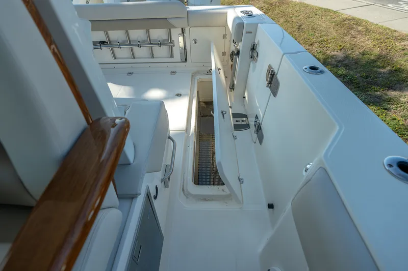 Slide: The Image of Boston Whaler 380 Outrage 2025 - 57