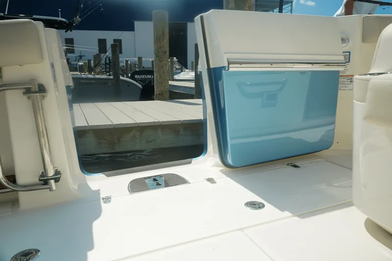 Slide: The Image of Boston Whaler 380 Outrage 2025 - 7