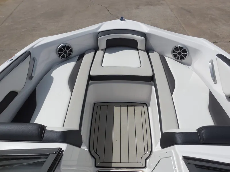 Slide: The Image of Yamaha 195S 2020 - 17