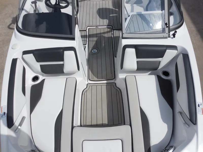 Slide: The Image of Yamaha 195S 2020 - 18