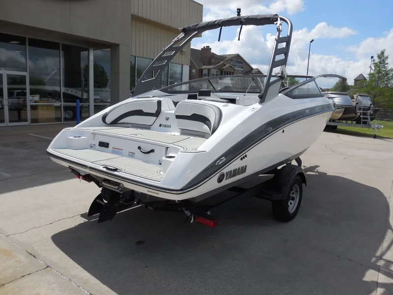 Slide: The Image of Yamaha 195S 2020 - 2