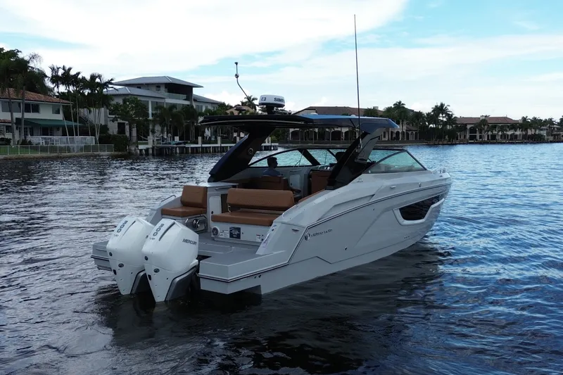 Slide: The Image of Cruisers Yachts 34 GLS South Beach Outboard 2025 - 10