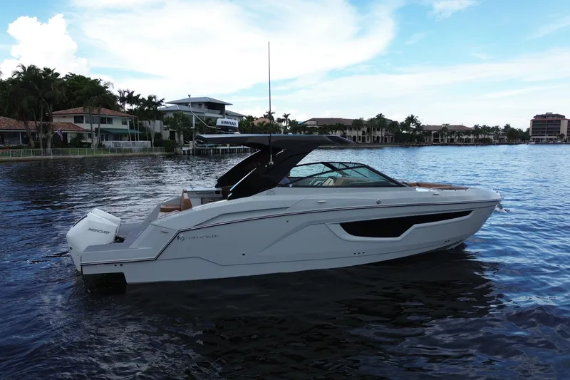 Slide: The Image of Cruisers Yachts 34 GLS South Beach Outboard 2025 - 12