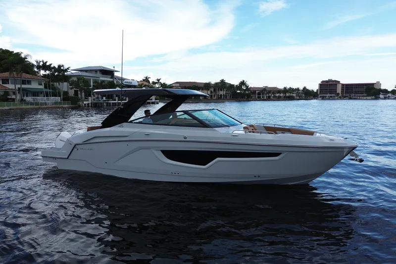 Slide: The Image of Cruisers Yachts 34 GLS South Beach Outboard 2025 - 14