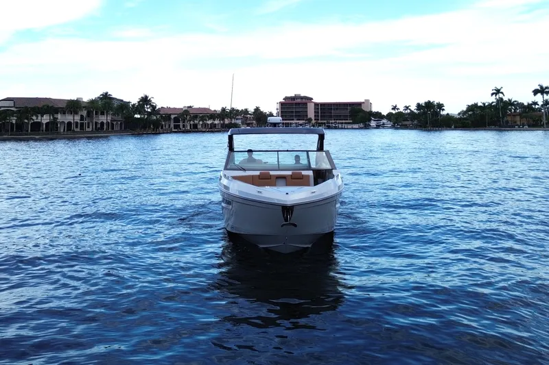 Slide: The Image of Cruisers Yachts 34 GLS South Beach Outboard 2025 - 17