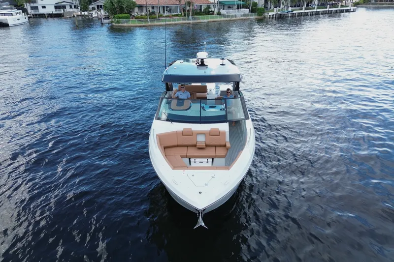 Slide: The Image of Cruisers Yachts 34 GLS South Beach Outboard 2025 - 21