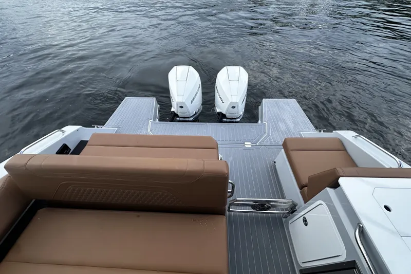 Slide: The Image of Cruisers Yachts 34 GLS South Beach Outboard 2025 - 25