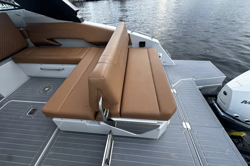 Slide: The Image of Cruisers Yachts 34 GLS South Beach Outboard 2025 - 27