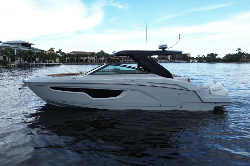 Slide: The Image of Cruisers Yachts 34 GLS South Beach Outboard 2025 - 3