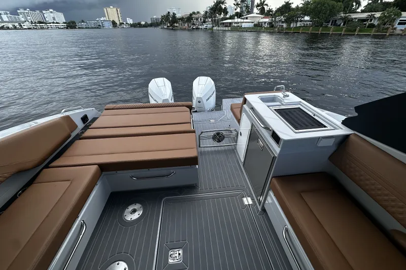 Slide: The Image of Cruisers Yachts 34 GLS South Beach Outboard 2025 - 30
