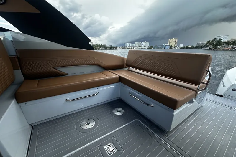 Slide: The Image of Cruisers Yachts 34 GLS South Beach Outboard 2025 - 32