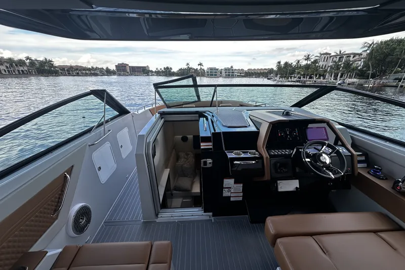 Slide: The Image of Cruisers Yachts 34 GLS South Beach Outboard 2025 - 34