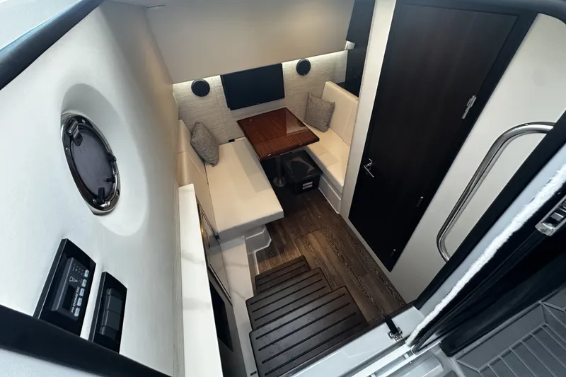 Slide: The Image of Cruisers Yachts 34 GLS South Beach Outboard 2025 - 47