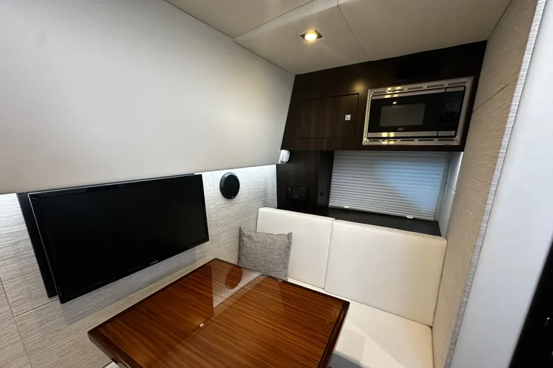 Slide: The Image of Cruisers Yachts 34 GLS South Beach Outboard 2025 - 49