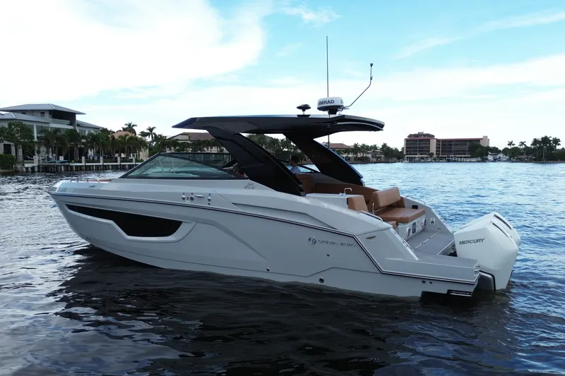 Slide: The Image of Cruisers Yachts 34 GLS South Beach Outboard 2025 - 5
