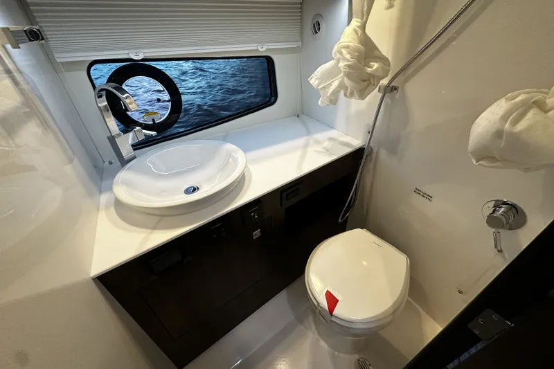 Slide: The Image of Cruisers Yachts 34 GLS South Beach Outboard 2025 - 53