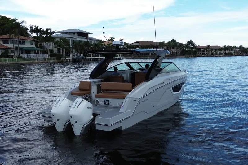 Slide: The Image of Cruisers Yachts 34 GLS South Beach Outboard 2025 - 9