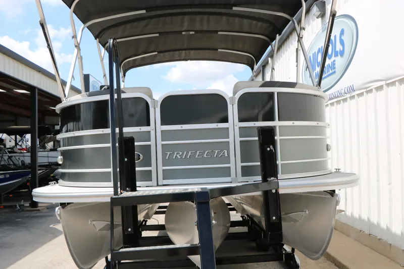 Slide: The Image of Trifecta 24 RF Le 2020 - 15