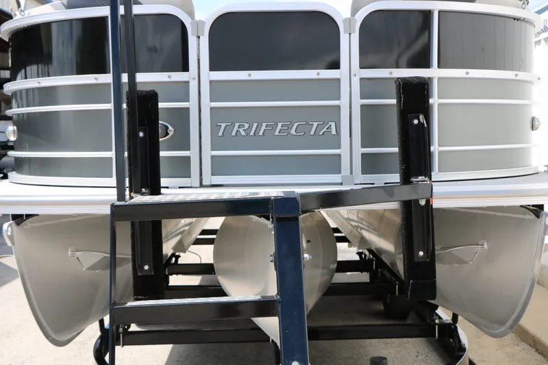 Slide: The Image of Trifecta 24 RF Le 2020 - 16