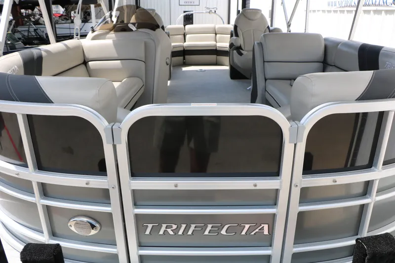 Slide: The Image of Trifecta 24 RF Le 2020 - 18