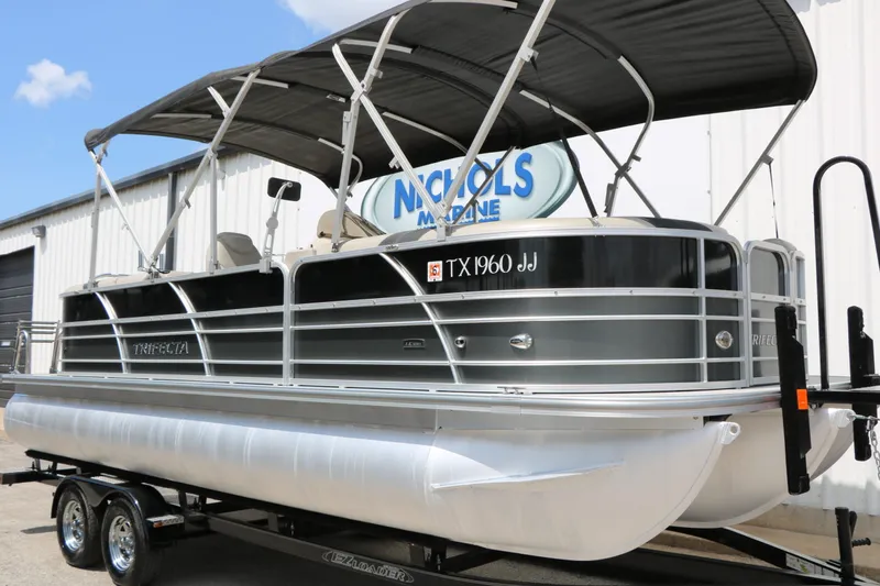 Slide: The Image of Trifecta 24 RF Le 2020 - 2