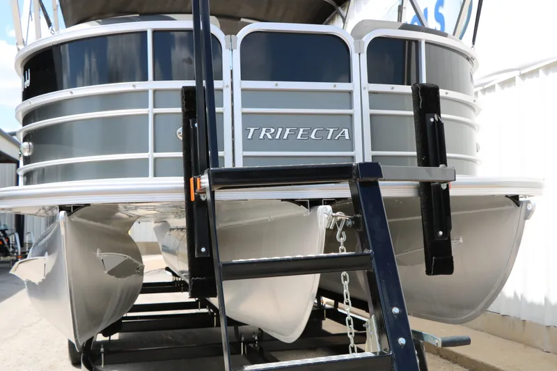 Slide: The Image of Trifecta 24 RF Le 2020 - 5