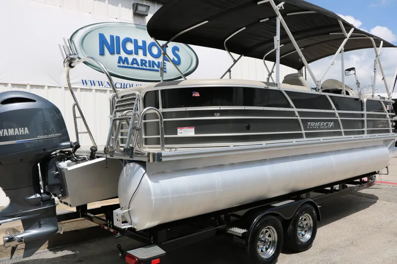 Slide: The Image of Trifecta 24 RF Le 2020 - 7