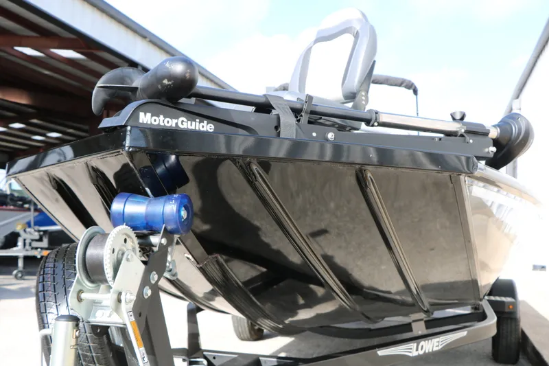 Slide: The Image of Lowe 175C Stinger 2020 - 14