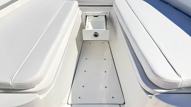 Slide: The Image of Sea Hunt Ultra 285 SE 2027 - 29