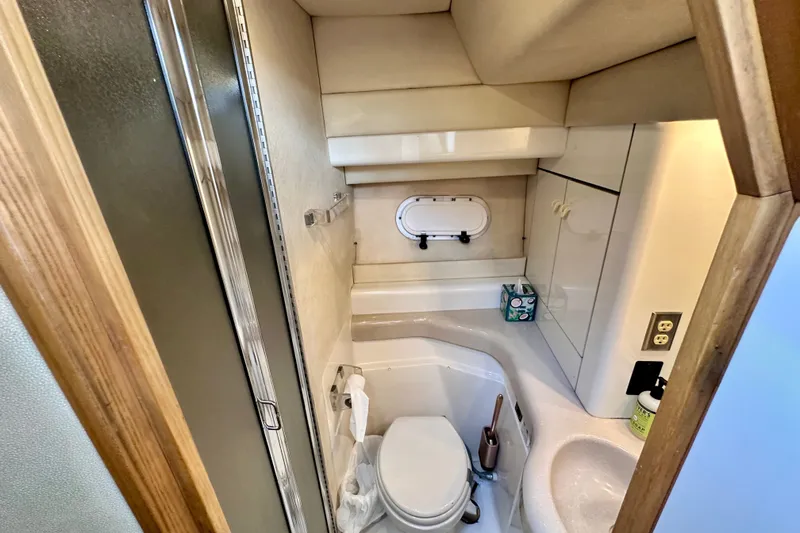 Slide: The Image of Bayliner 4388 Motoryacht 1994 - 20