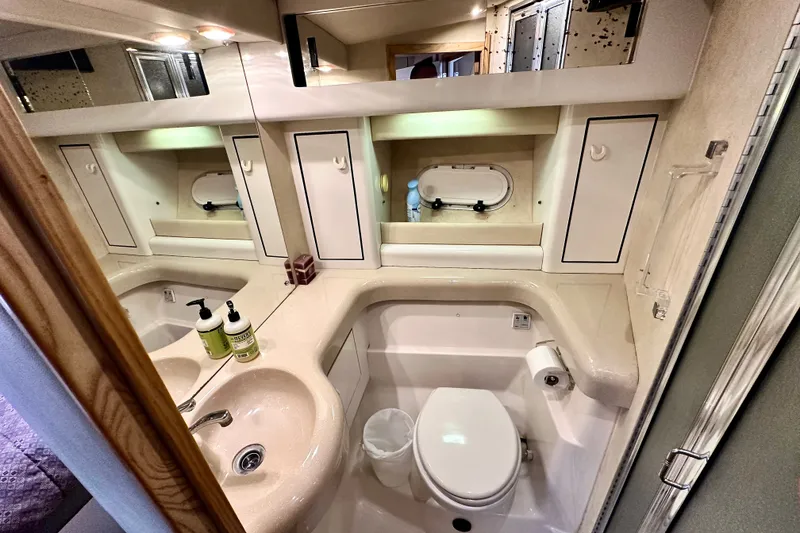 Slide: The Image of Bayliner 4388 Motoryacht 1994 - 17
