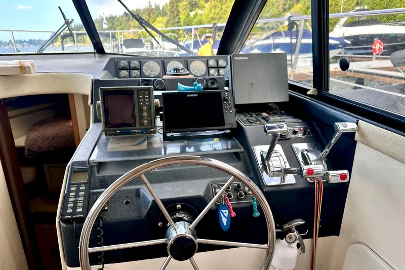Slide: The Image of Bayliner 4388 Motoryacht 1994 - 14