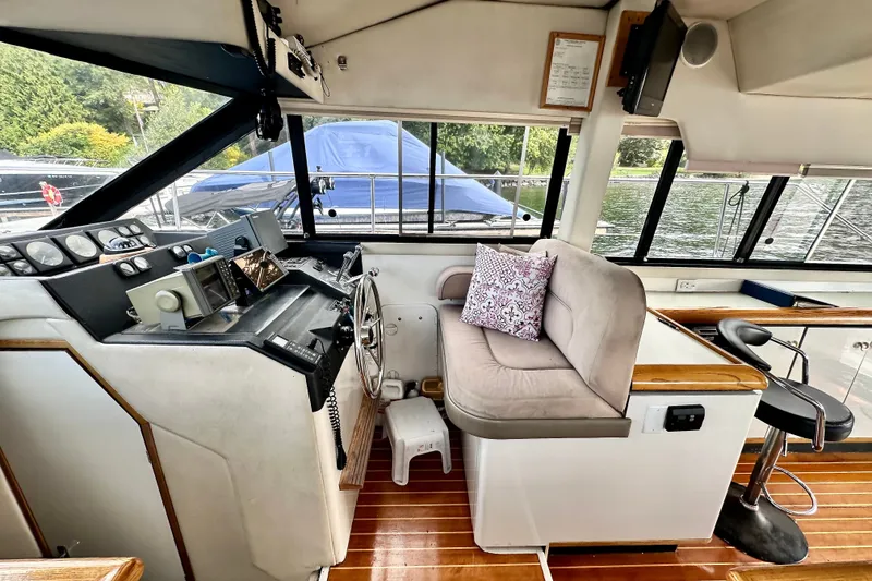 Slide: The Image of Bayliner 4388 Motoryacht 1994 - 13