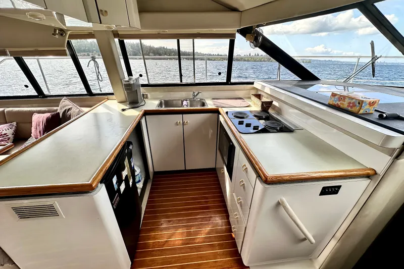 Slide: The Image of Bayliner 4388 Motoryacht 1994 - 12