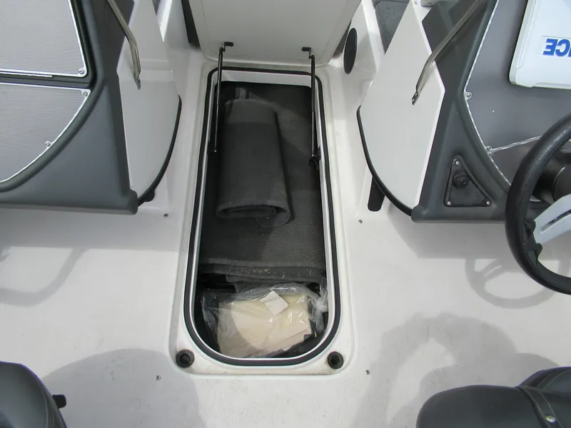 Slide: The Image of Ranger 1850LS 2015 - 8