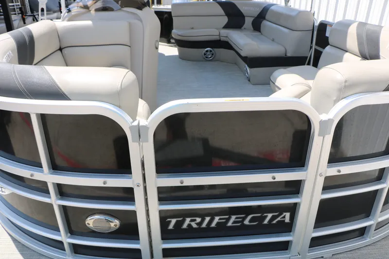 Slide: The Image of Trifecta 22 RFC Le 2020 - 17